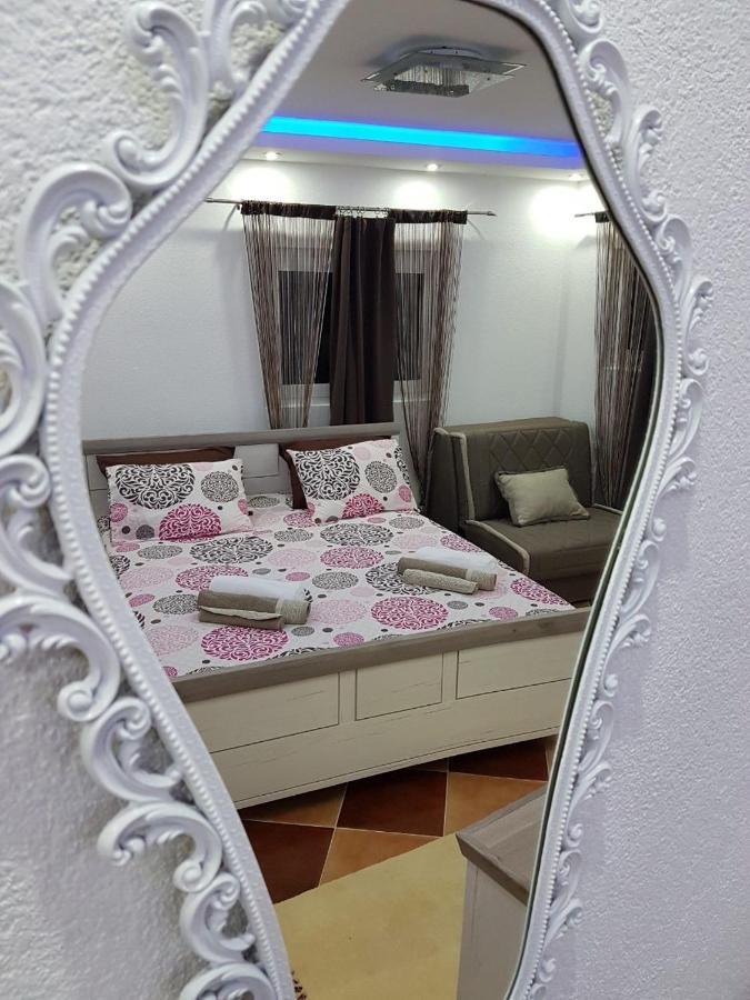 Sunshine Apartment With Private Pool And Parking كوتور المظهر الخارجي الصورة