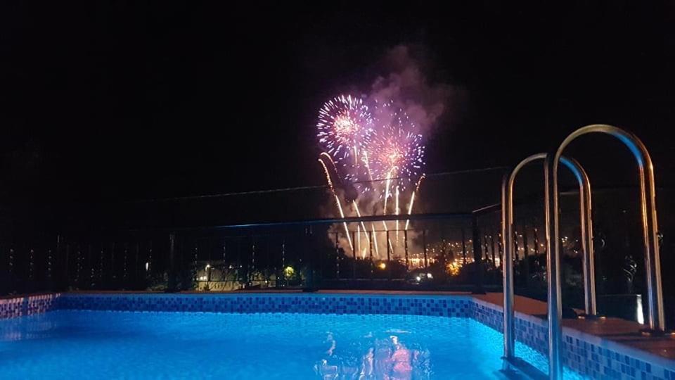 Sunshine Apartment With Private Pool And Parking كوتور المظهر الخارجي الصورة