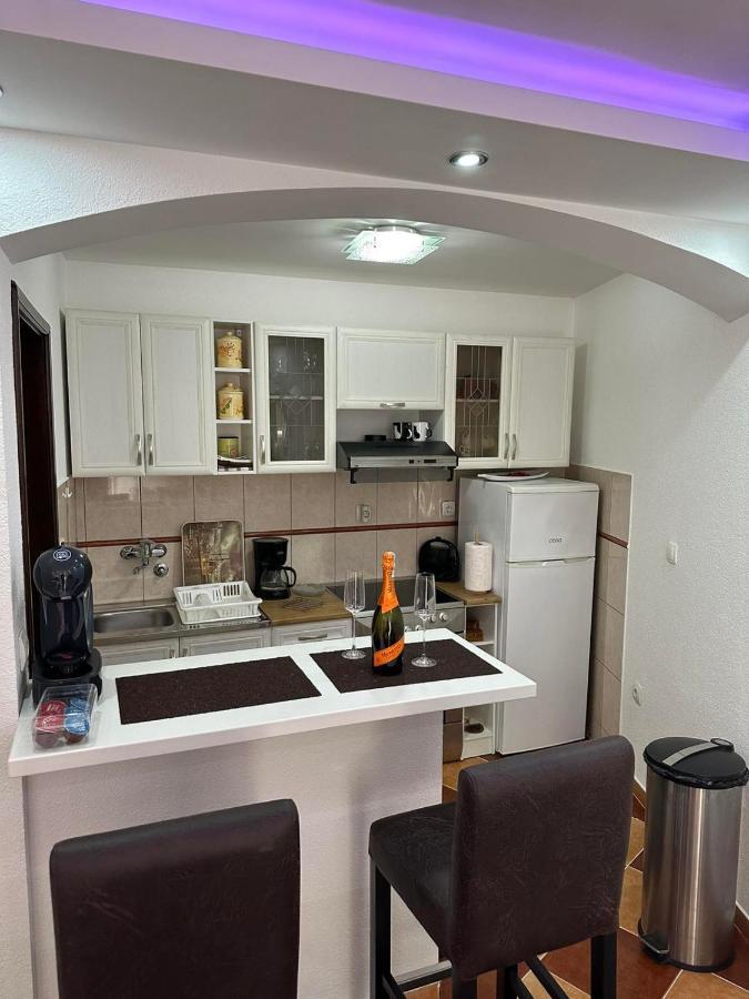 Sunshine Apartment With Private Pool And Parking كوتور المظهر الخارجي الصورة
