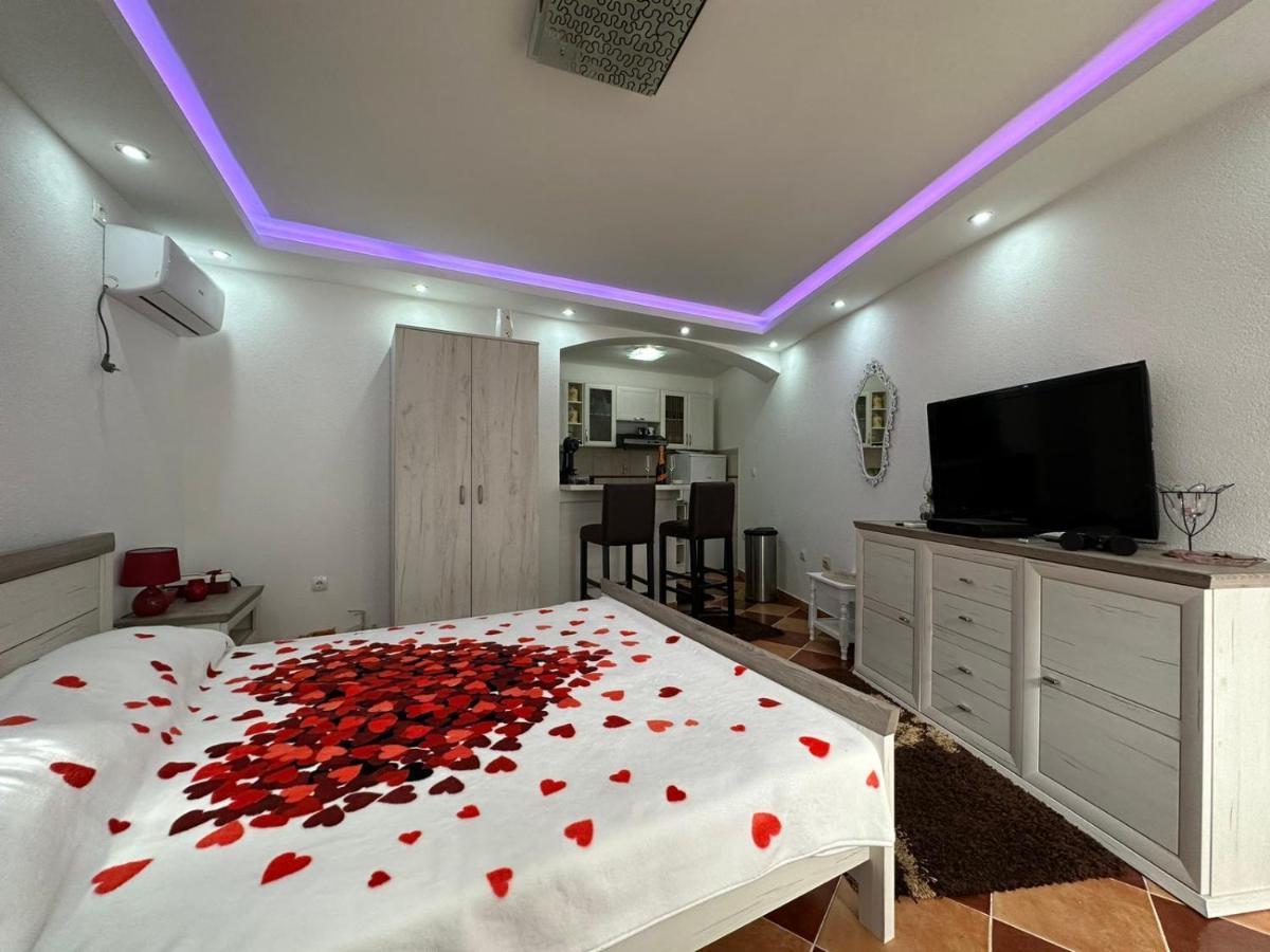 Sunshine Apartment With Private Pool And Parking كوتور المظهر الخارجي الصورة